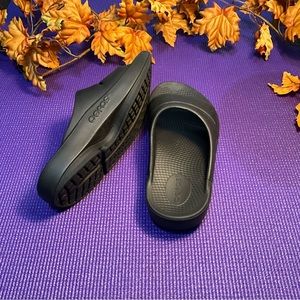 Oofos Slide Sandal - women’s size 6 - men’s size 4